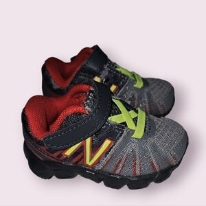 New Balance baby boys size 2 shoes sneakers (KV890 PDI)